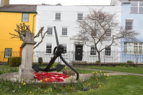 Monmouth House Lyme Regis sleeps up to 16 guests